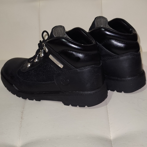 Timberland size 2 children's winter ankle boots in black. - Picture 2 of 8